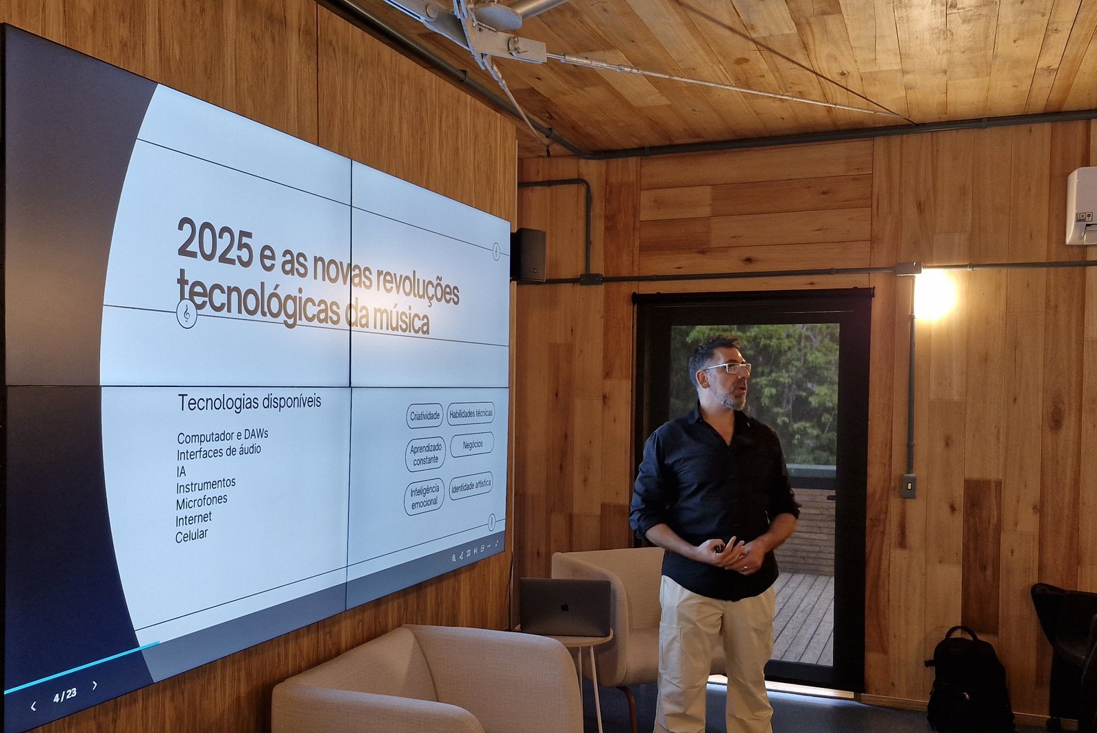 Inovação na Produção Musical: do Estúdio à Estratégia no Streaming Musical